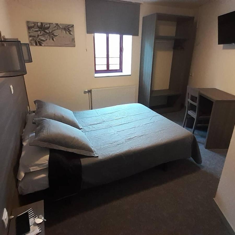 Hotel La Boule D'Or Pouzauges Habitación foto